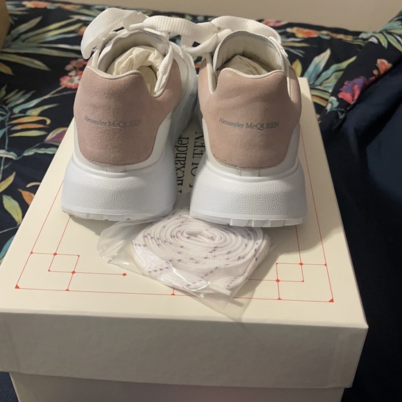 Oversized Court Sneakers - Picture 2 of 5